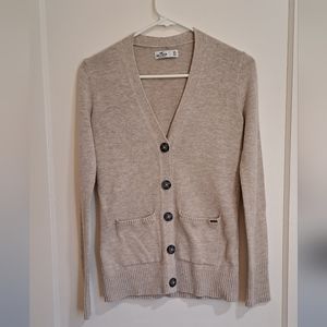 Hollister Women’s Beige Oatmeal XS V Neck Fitted Cardigan with Large Buttons